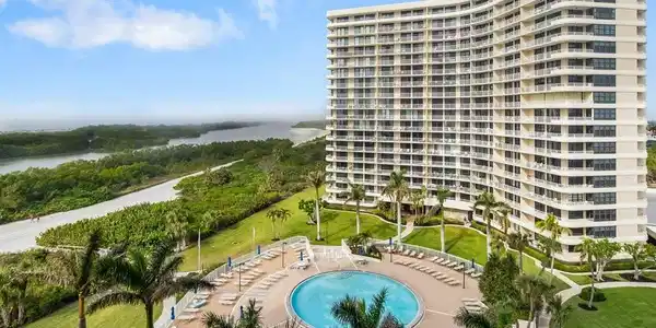 380 Seaview CT