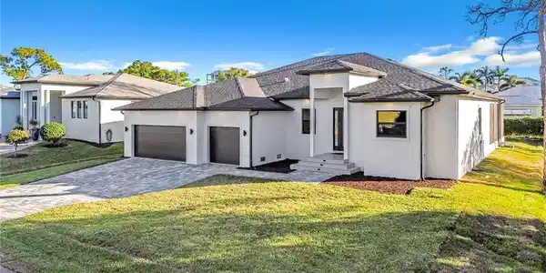 3955 Bennett LN