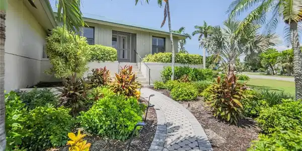 Image 4: Path To Private Beach Access