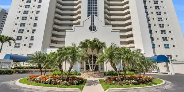 Image 2: View of apartment building / complex