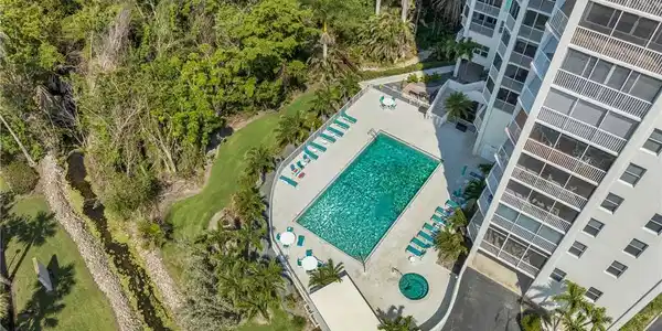Image 3: Bird's eye view of a pool
