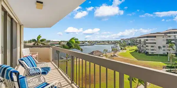 601 Seaview CT