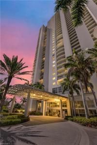 3000 Oasis Grand BLVD