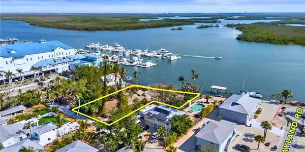 Image 4: Virtually Edited Property Lines