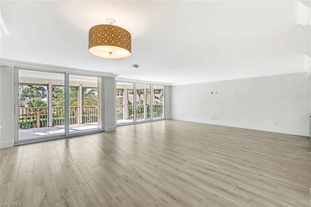 Image 4: Living Room area