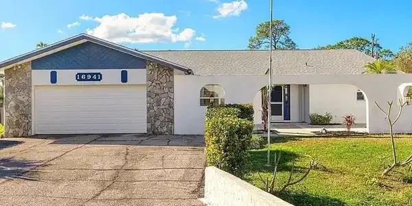 16941 Carolyn LN