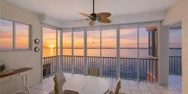14813 Laguna DR