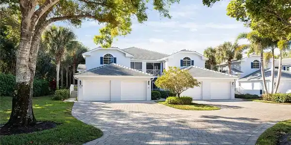 7049 Barrington CIR