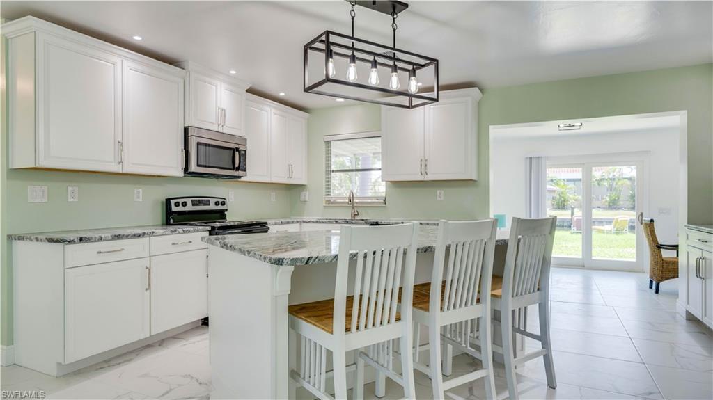 Image 3: Newly Remodeled Kitchen