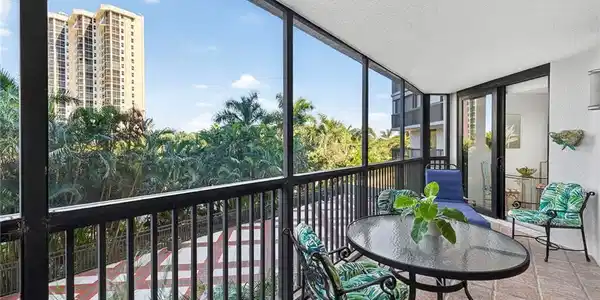 6075 Pelican Bay BLVD
