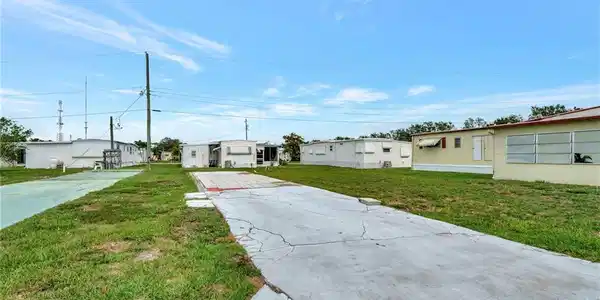 153 Rose LN
