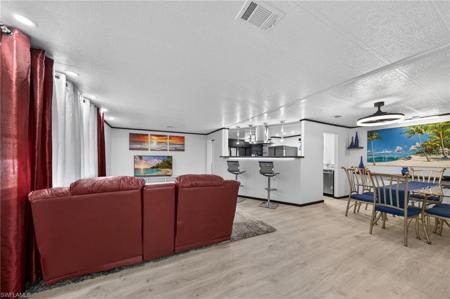 5502 Ben Franklin LN