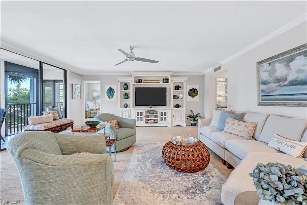 Image 2: Beautiful, spacious Great Room
