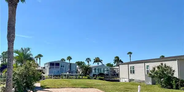 Image 3: Front View