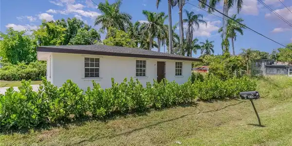 21 Cabana AVE