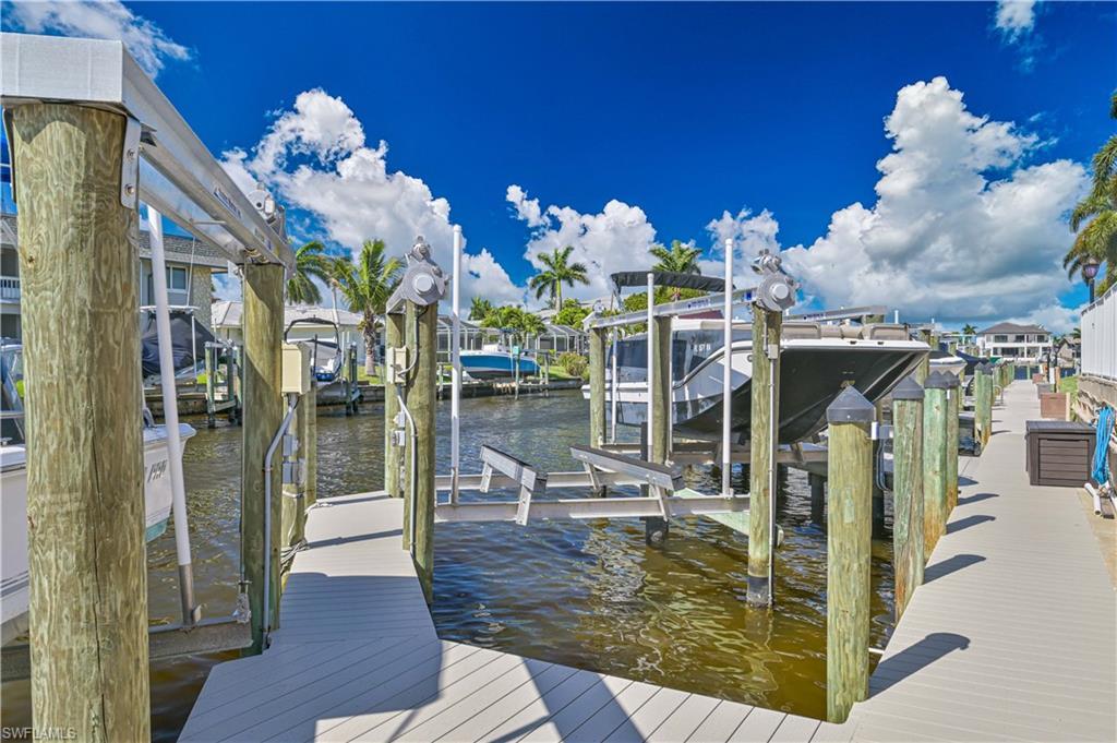 Image 3: Private boat lift