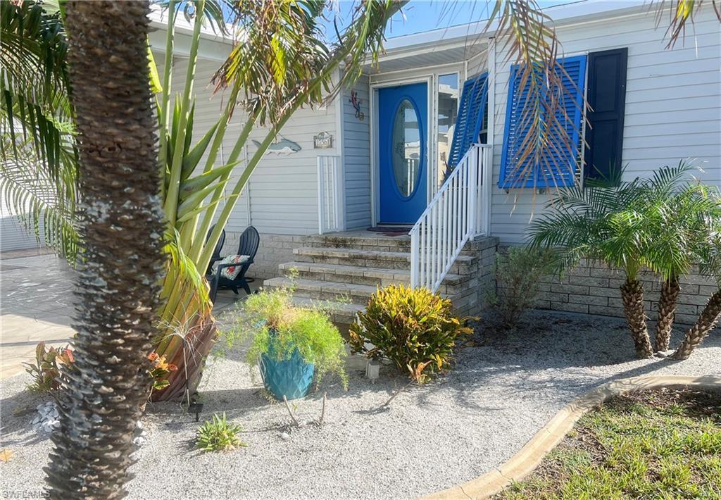 Image 2: Entrance and landscaping