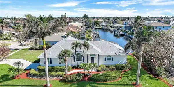 239 Castaways ST