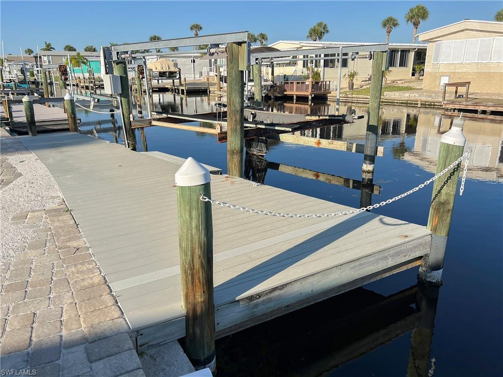 Image 3: Composite Dock with pavers