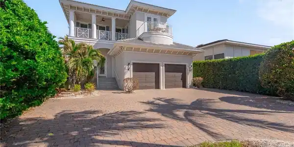 9222 Vanderbilt DR