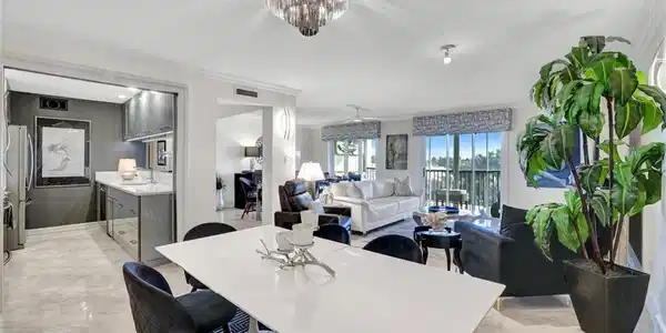 555 Park Shore DR