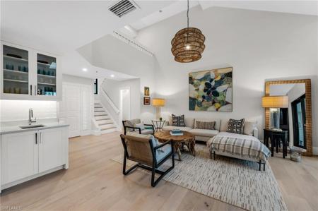 569 PARK SHORE DR