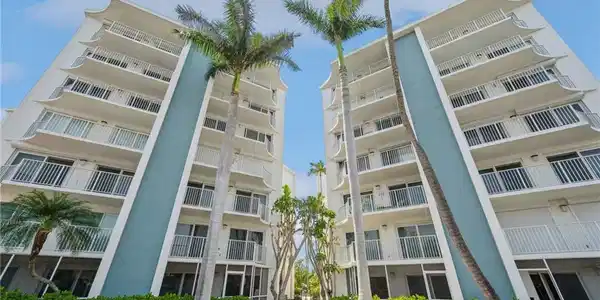 1300 Gulf Shore N