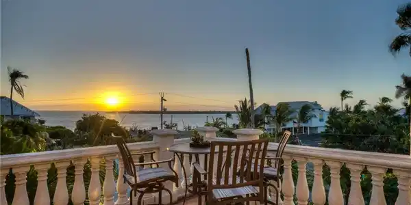 Image 4: Refreshing sunrise views