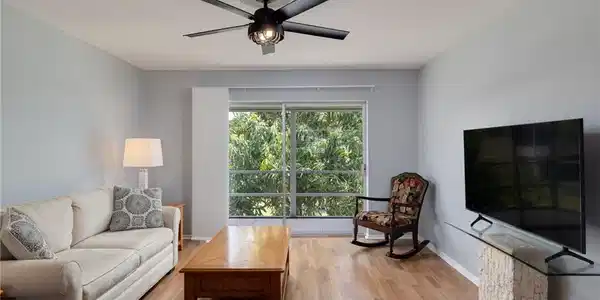 Image 2: Living room with furniture