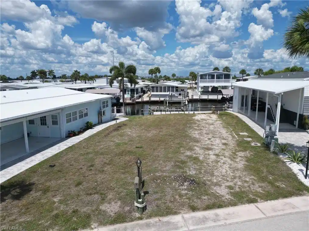 Image 1: Cleared lot waiting for new owner