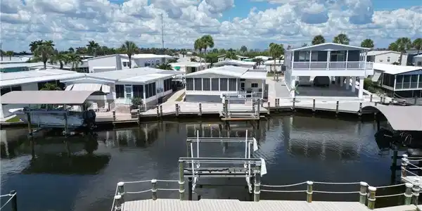 Image 2: New dock and boat lift