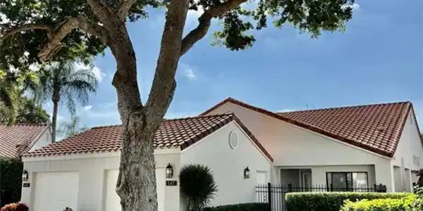 547 Beachwalk CIR