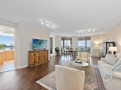 1001 Arbor Lake
