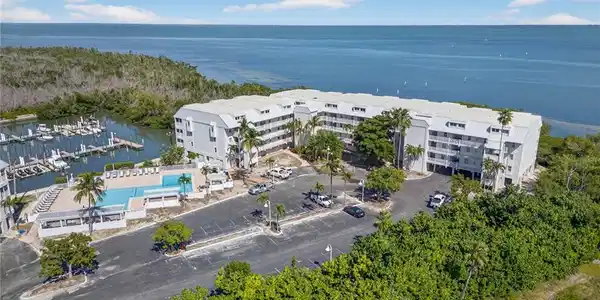 5238 Bayside Villas