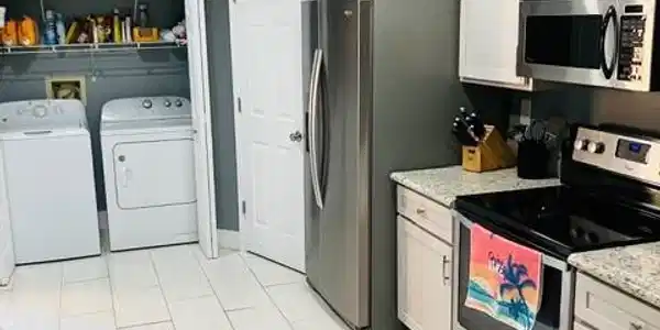 Image 4: Kitchen, pantry and washer and dryer