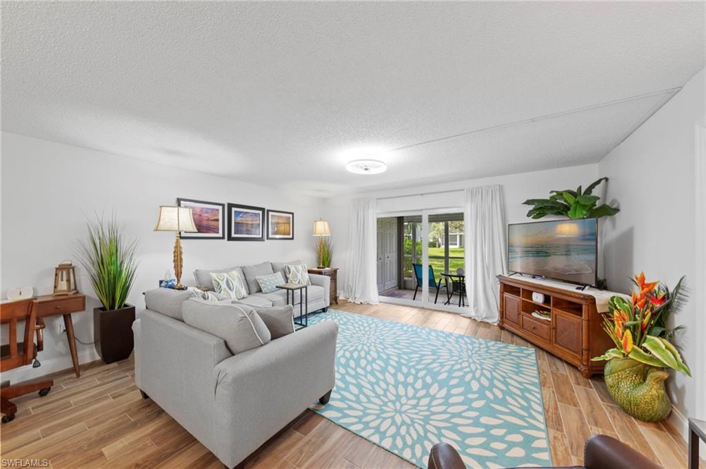 Image 3: Living Room