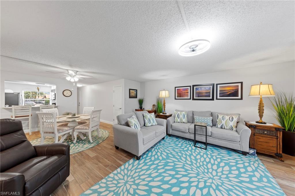 Image 4: Living Room