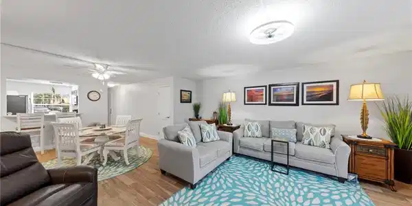 Image 4: Living Room