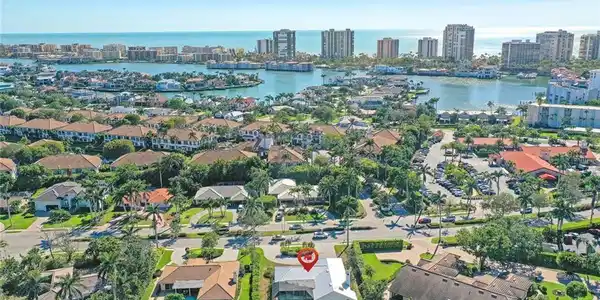 601 Park Shore DR