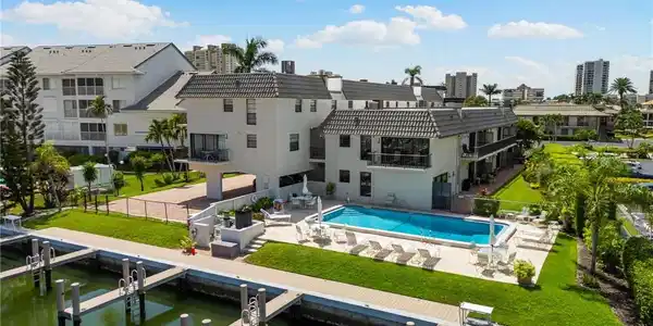 911 Huron CT