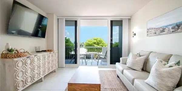 140 Seaview CT