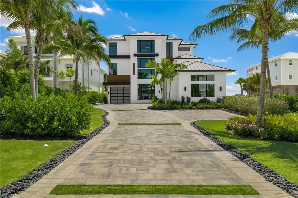 Image 1: oversized driveway perfect for hosting events and family gatherings