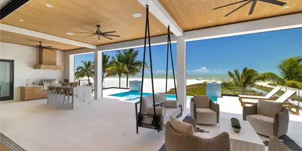 Image 2: Expansive outdoor living area