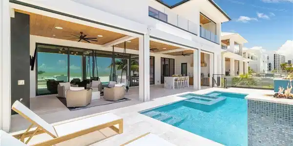 Image 4: Contemporary exterior architecture f