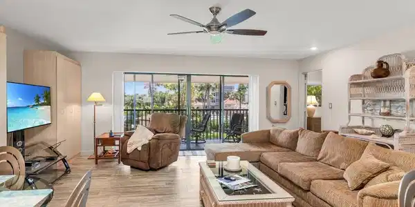 915 Panama CT