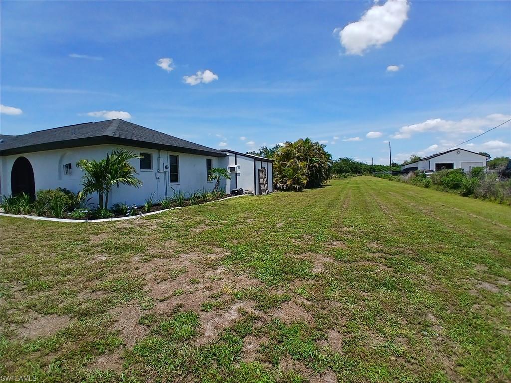Image 2: Yard - Side of the house