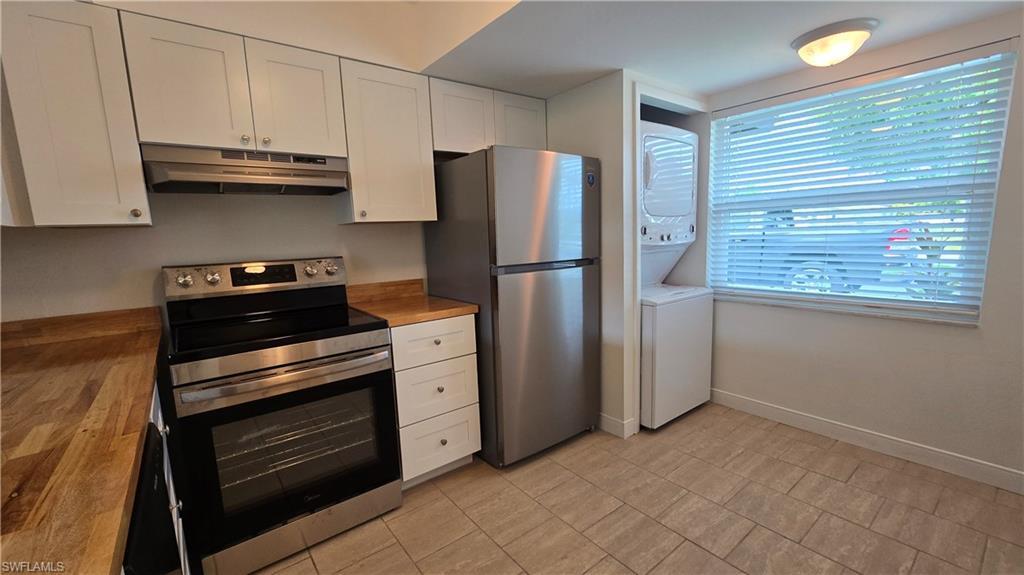Image 1: Fully Remodeled Kitchen