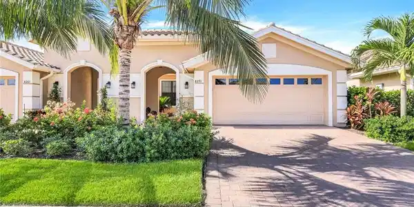 8271 Venetian Pointe