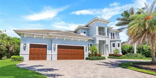 671 S Barfield