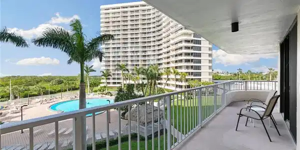 380 Seaview CT
